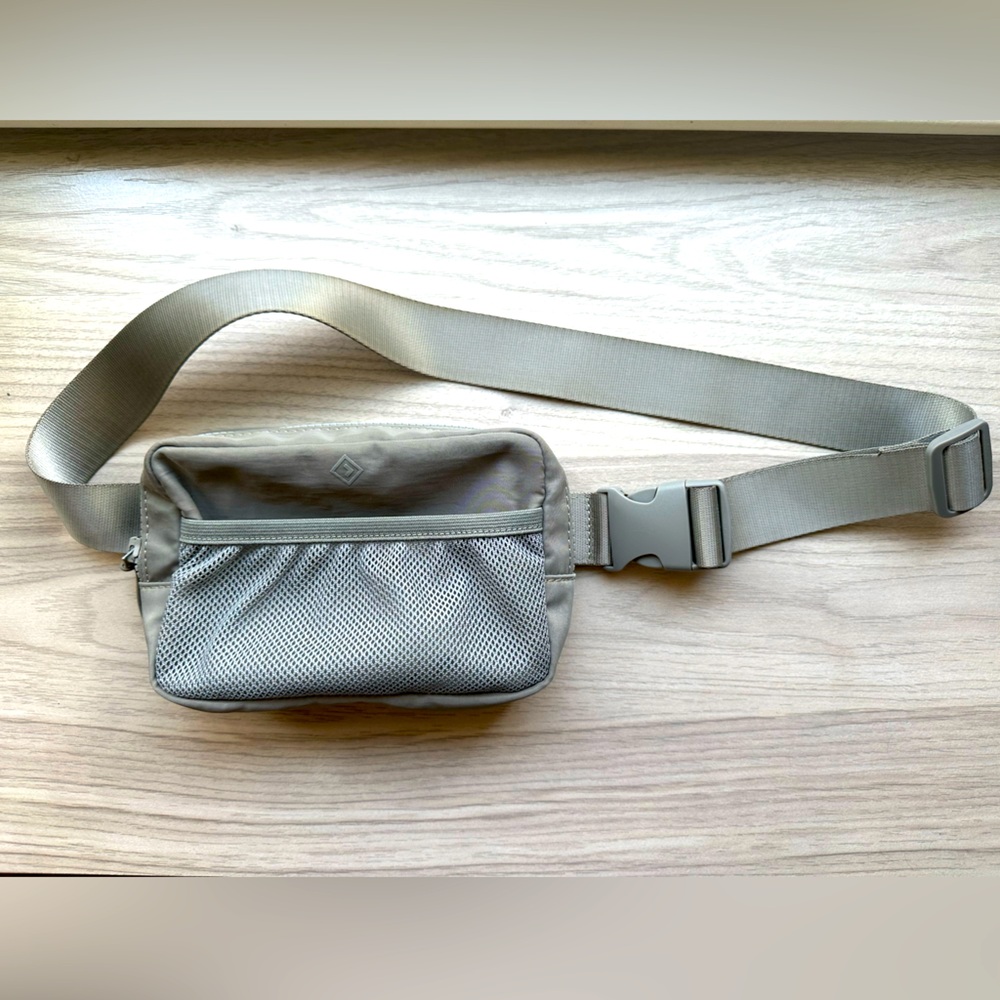 Abercrombie & Fitch YPB purse